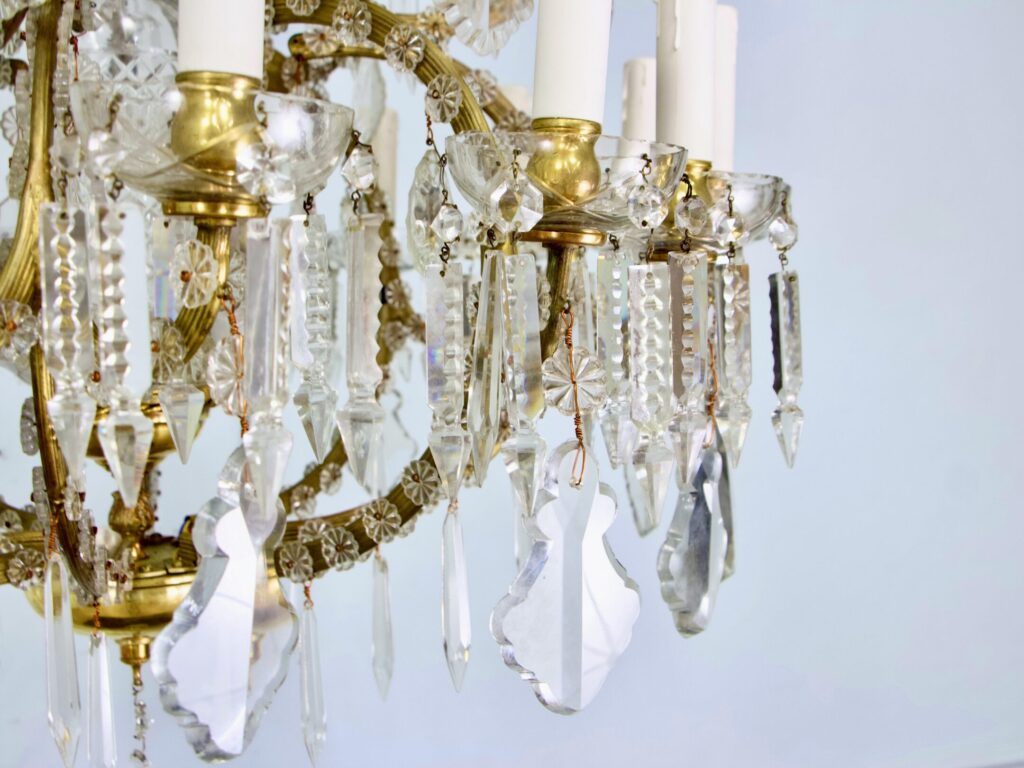 Антикварна люстра