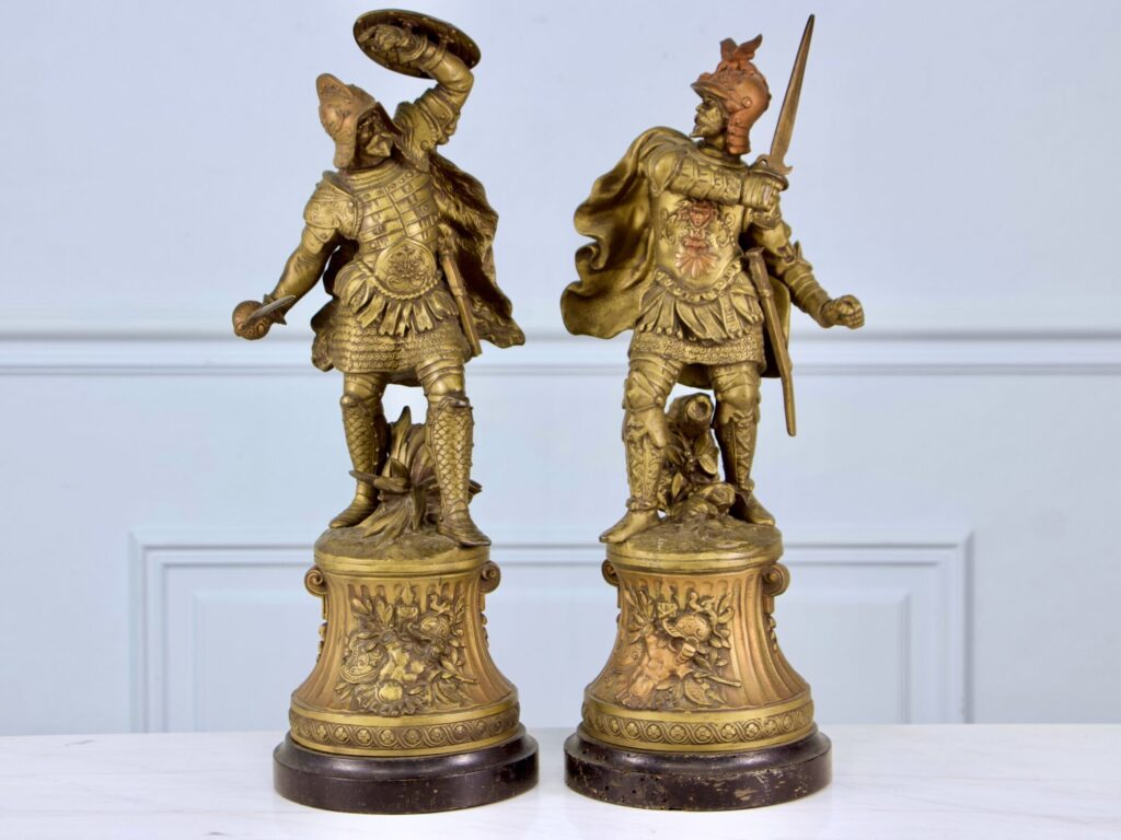 Пара антикварных скульптур «Воины на постаментах»