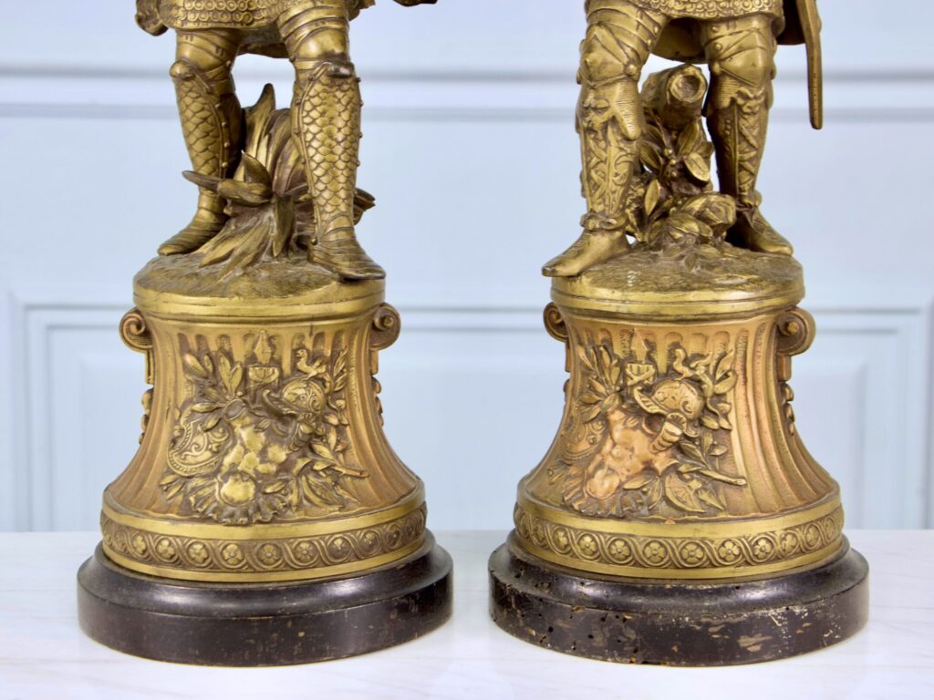 Пара антикварных скульптур «Воины на постаментах»