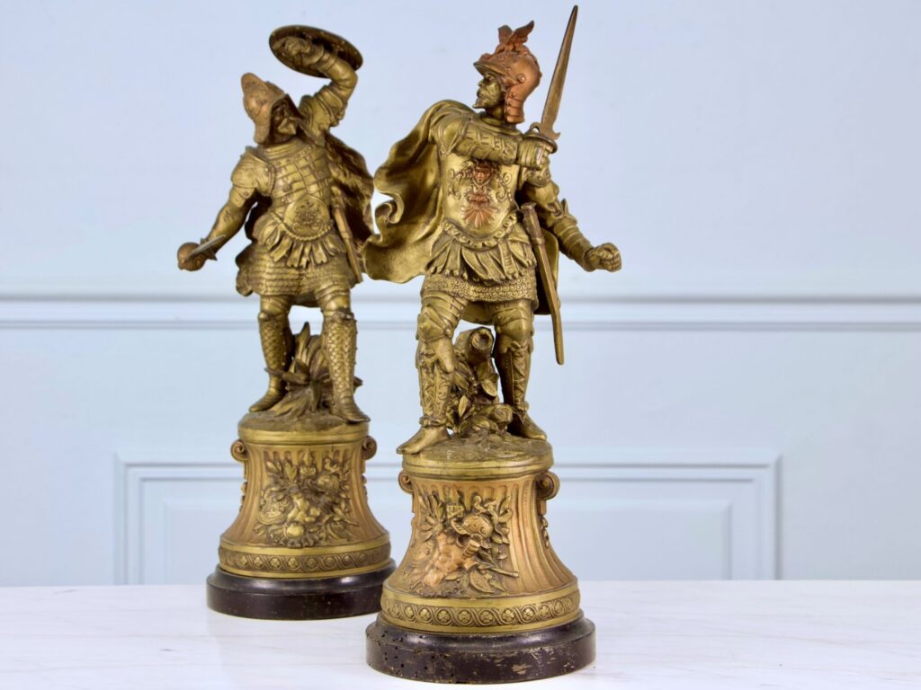 Пара антикварных скульптур «Воины на постаментах»