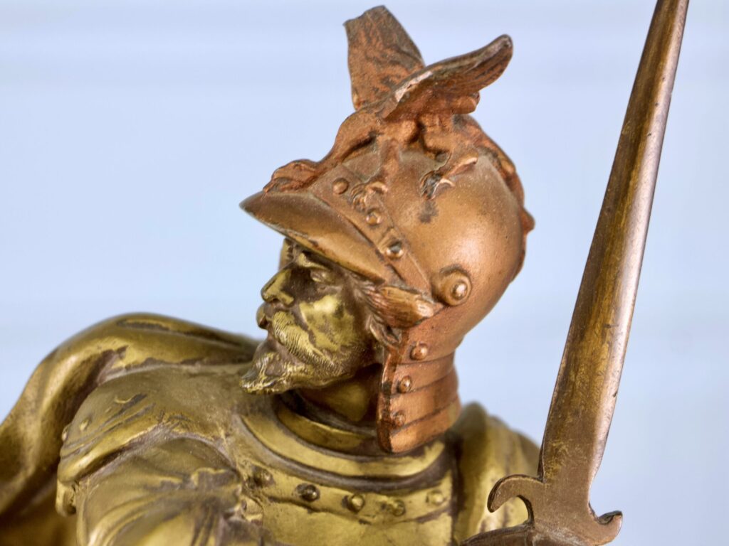 Пара антикварных скульптур «Воины на постаментах»