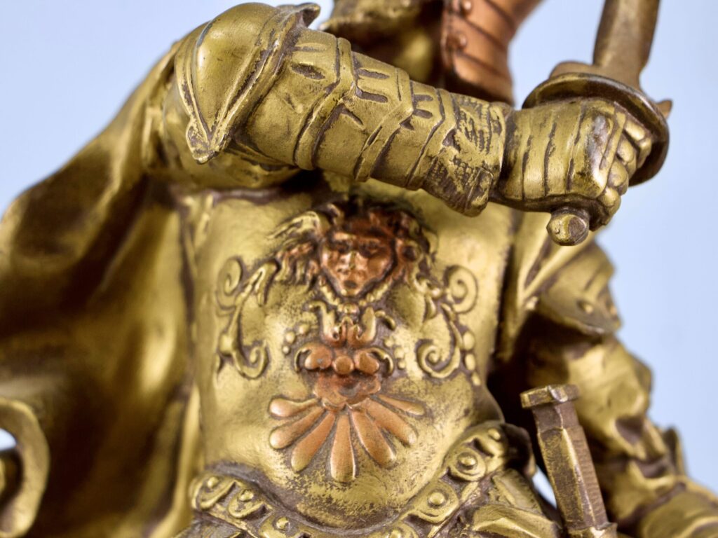 Пара антикварных скульптур «Воины на постаментах»