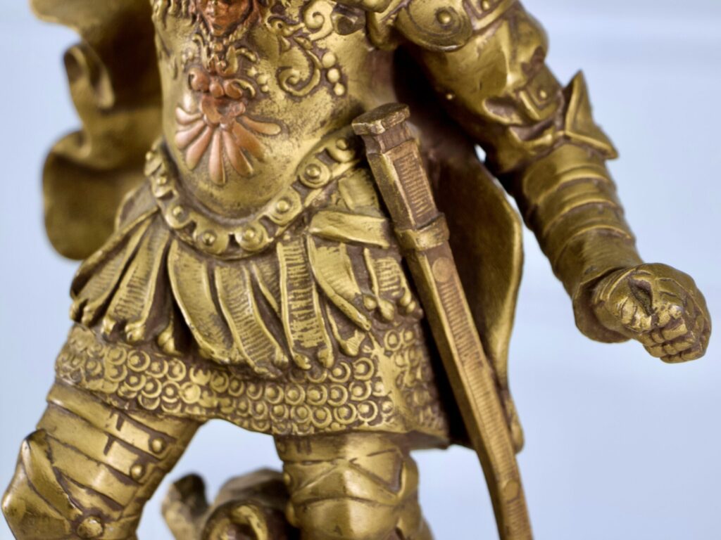 Пара антикварных скульптур «Воины на постаментах»