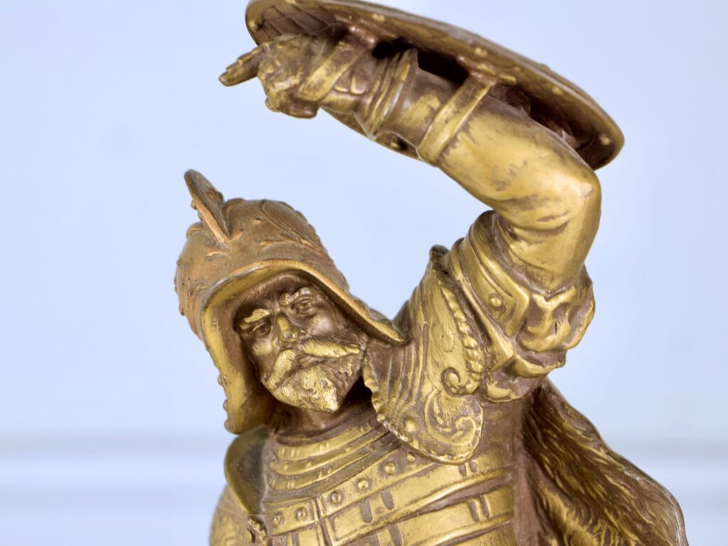 Пара антикварных скульптур «Воины на постаментах»