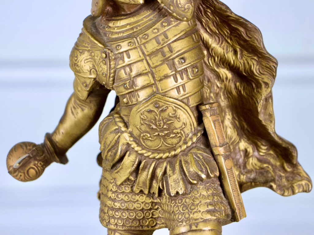 Пара антикварных скульптур «Воины на постаментах»