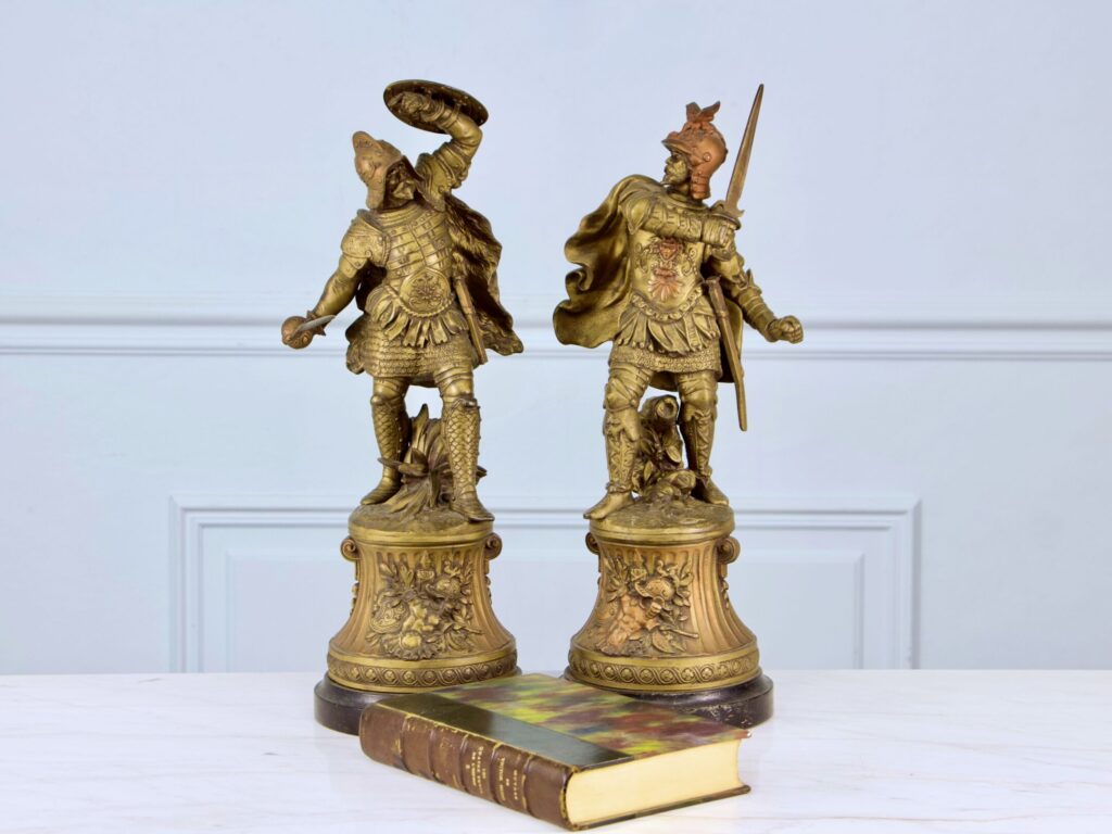 Пара антикварных скульптур «Воины на постаментах»
