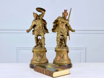 Пара антикварных скульптур «Воины на постаментах»
