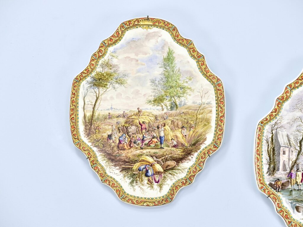 IMG_4939 Пара декоративних тарілок з сільськими сценами