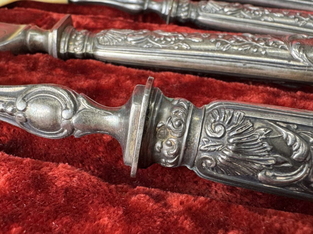 Антикварний срібний набір приборів