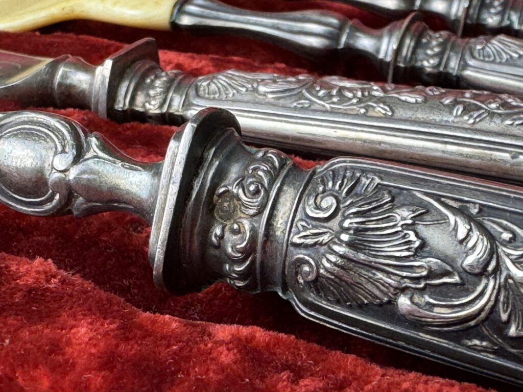 Антикварний срібний набір приборів