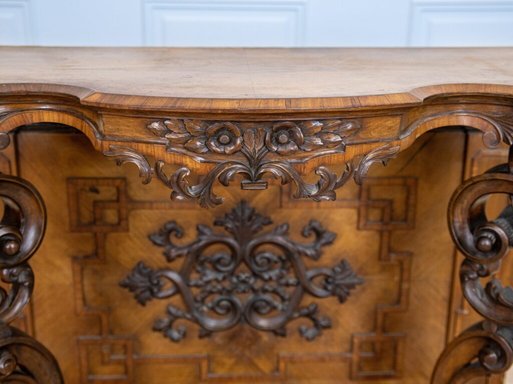 SAVE_20251119_215831 Консольний столик у стилі Людовика XV