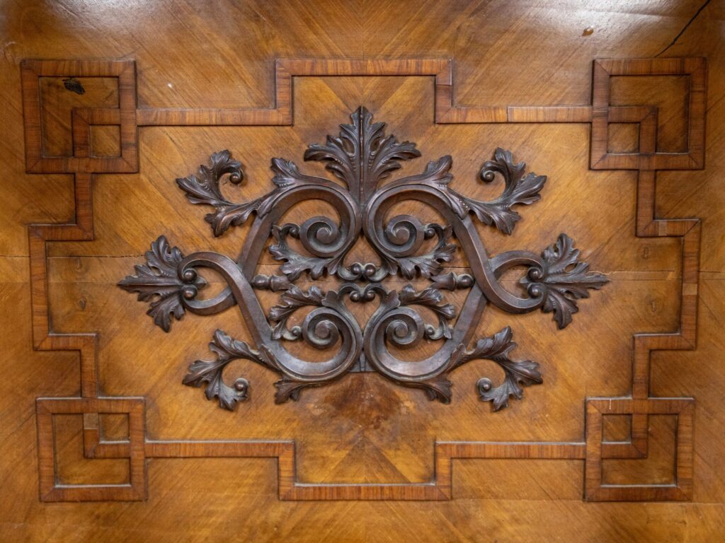 SAVE_20251119_220044 Консольний столик у стилі Людовика XV