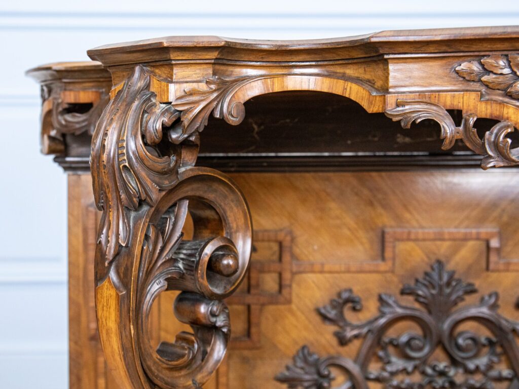 SAVE_20251119_220133 Консольний столик у стилі Людовика XV