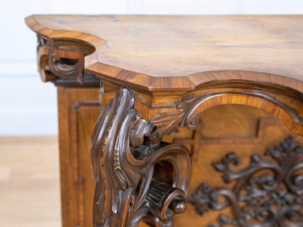 SAVE_20251119_220201 Консольний столик у стилі Людовика XV