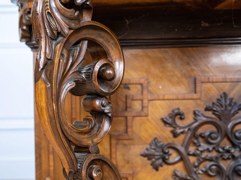 SAVE_20251119_220215 Консольний столик у стилі Людовика XV