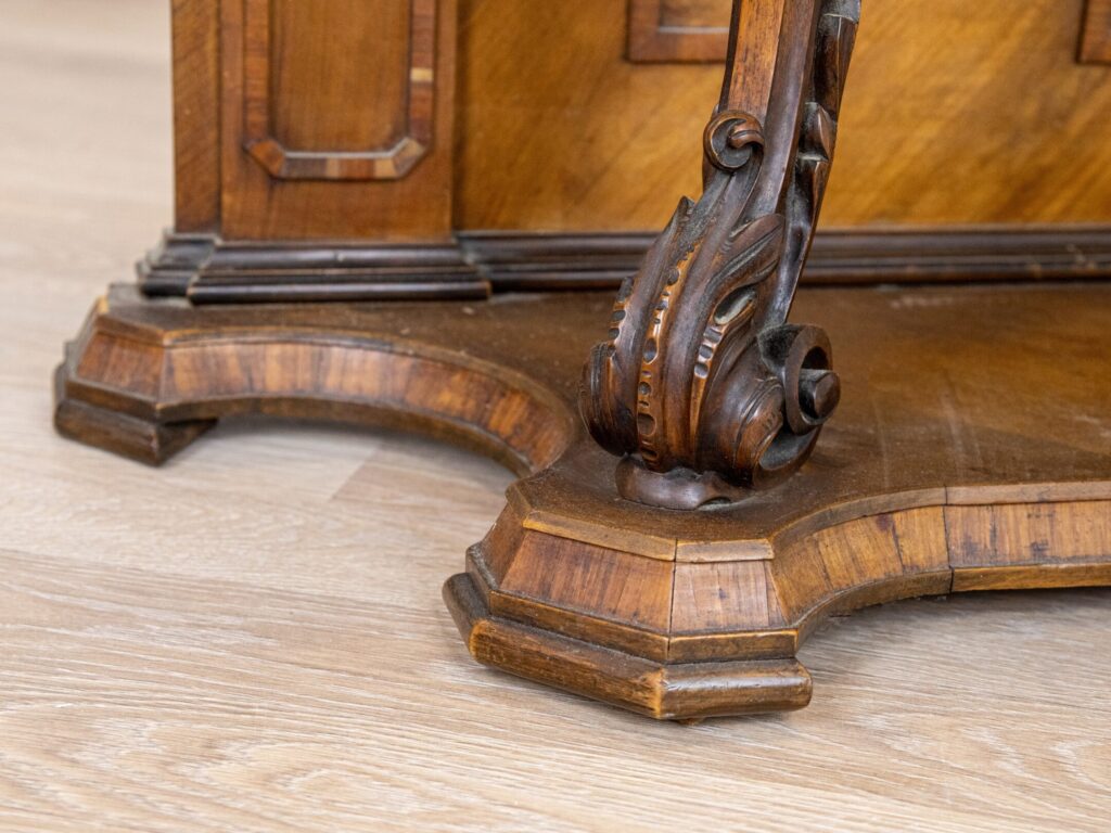 SAVE_20251119_220337 Консольний столик у стилі Людовика XV