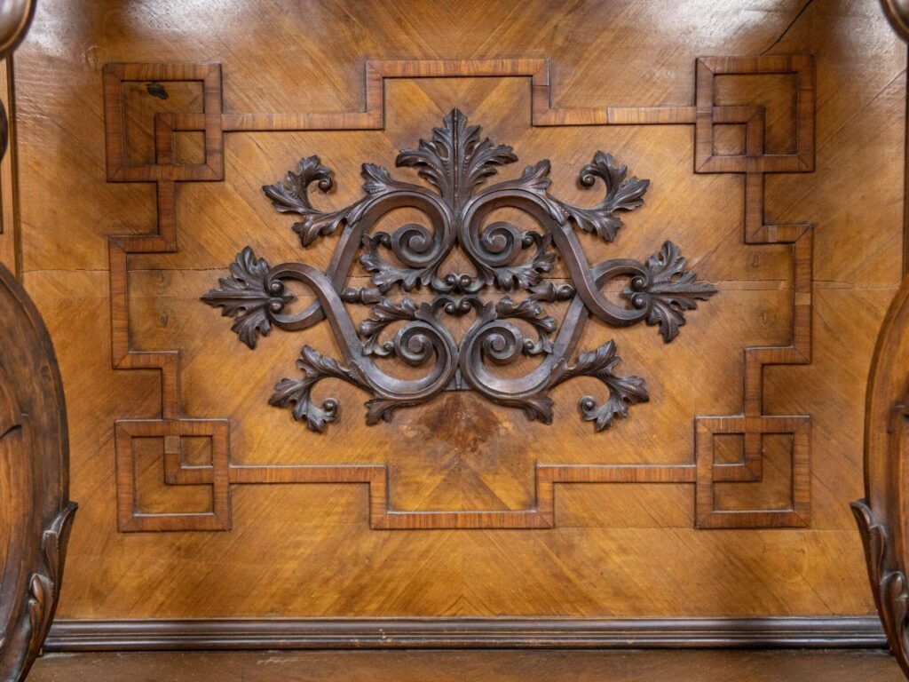 SAVE_20251119_220446 Консольний столик у стилі Людовика XV