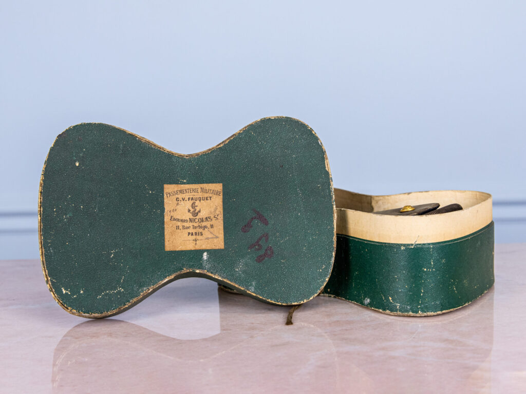 Антикварні еполети морського офіцера