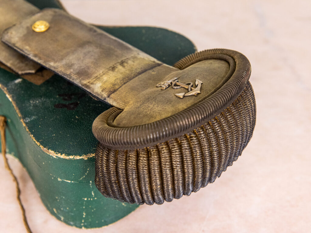 Антикварні еполети морського офіцера