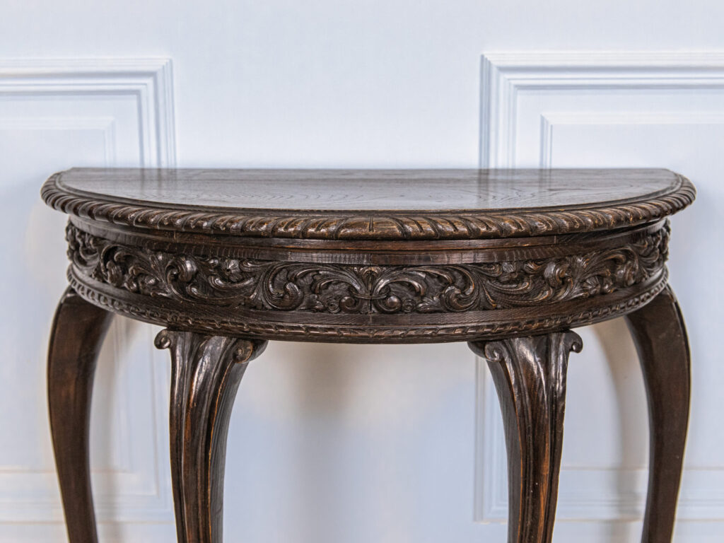 Антикварні консольні столики