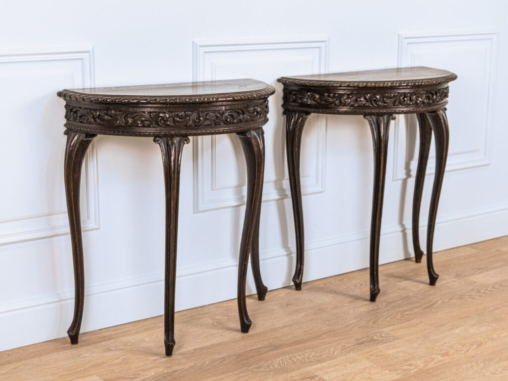 Антикварні консольні столики