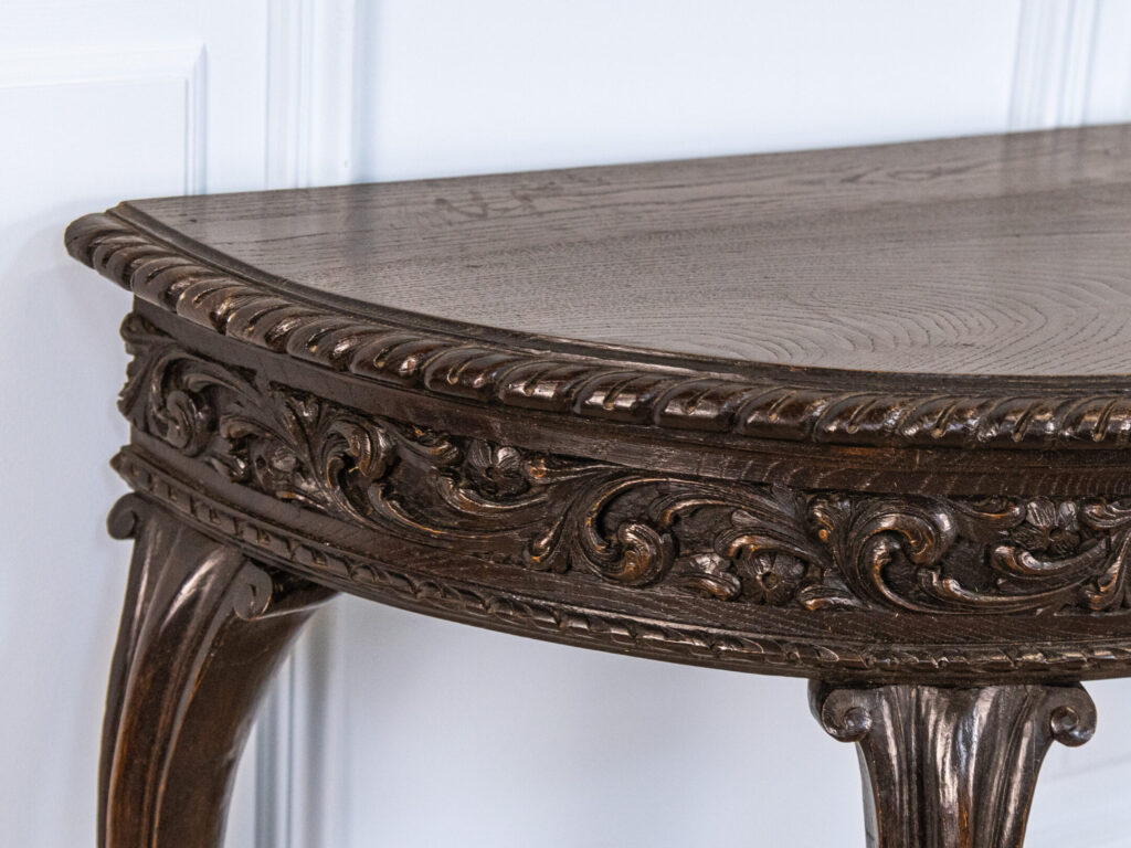 Антикварні консольні столики