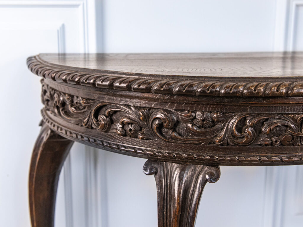 Антикварні консольні столики