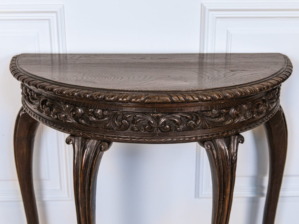 Антикварні консольні столики