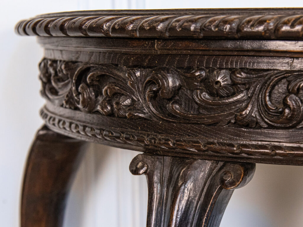 Антикварні консольні столики