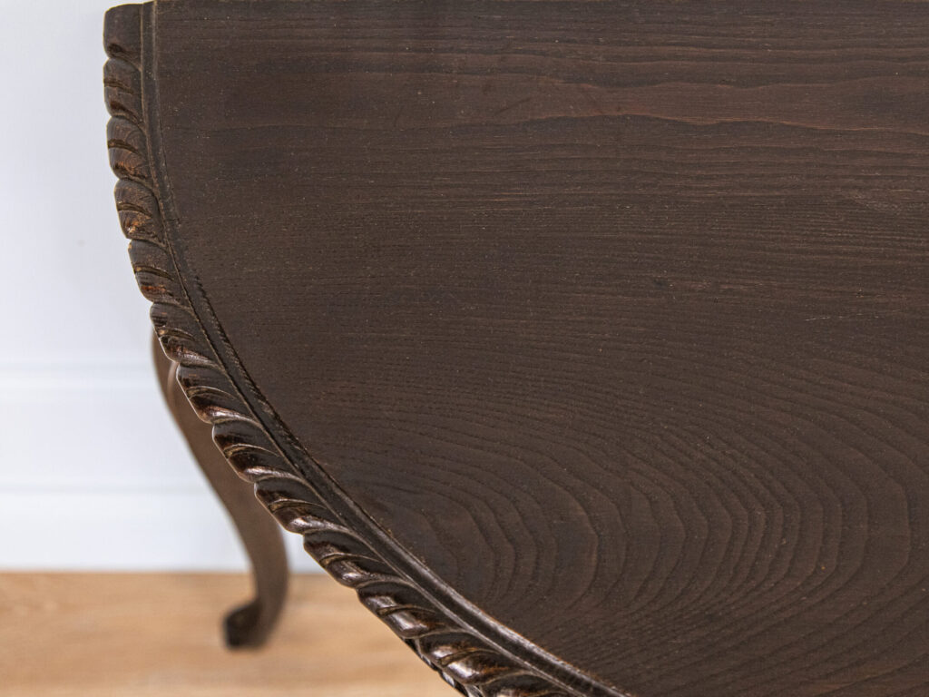 Антикварні консольні столики