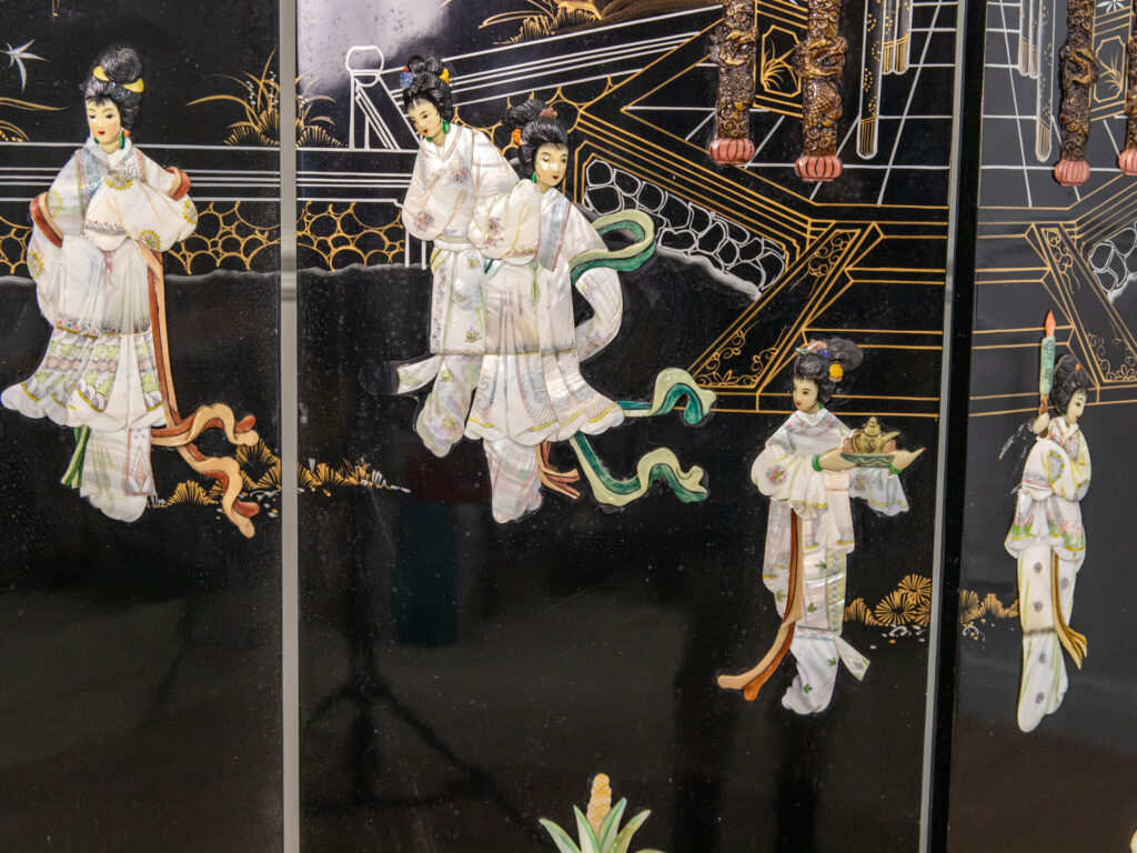 Вінтажна ширма з інкрустацією в стилі Шинуазрі