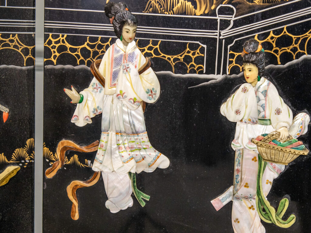 Вінтажна ширма з інкрустацією в стилі Шинуазрі