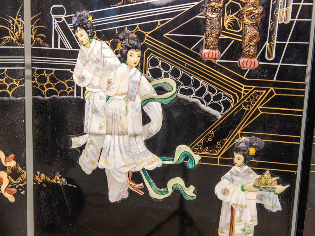 Вінтажна ширма з інкрустацією в стилі Шинуазрі