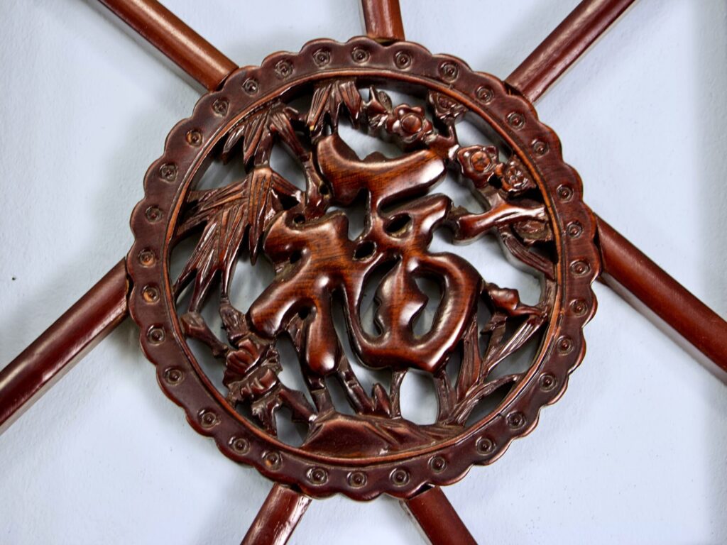 Декоративні різьблені панно