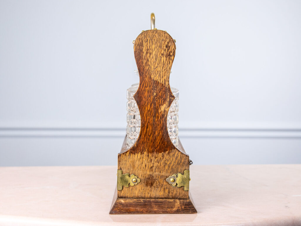 Антикварний бар-тантал з трьома графинами