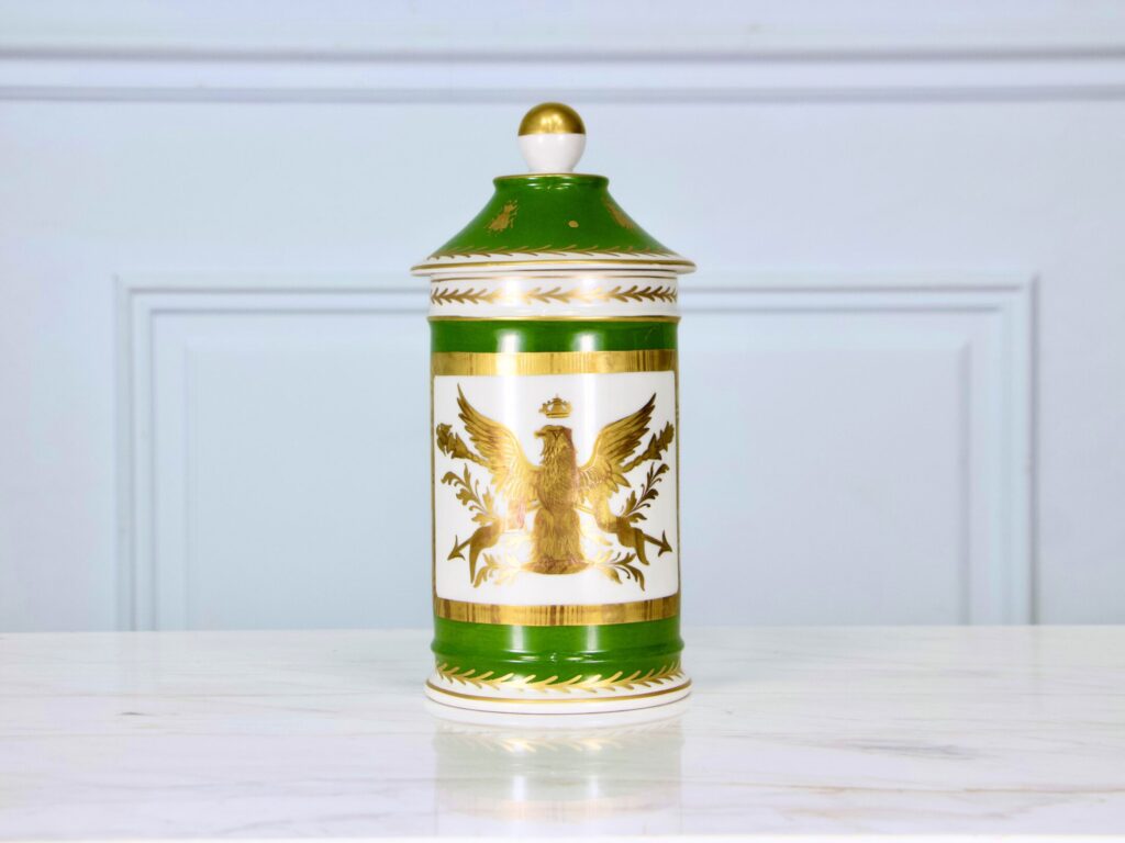 Антикварна фармацевтична банка в стилі Ампір