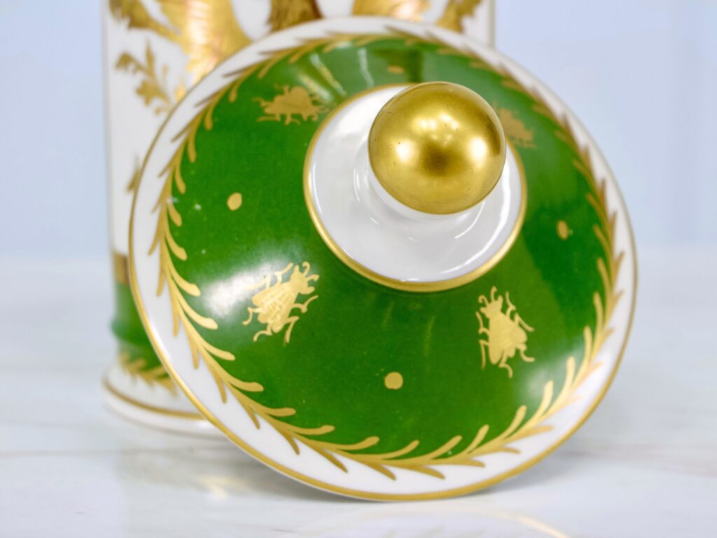 Антикварна фармацевтична банка в стилі Ампір