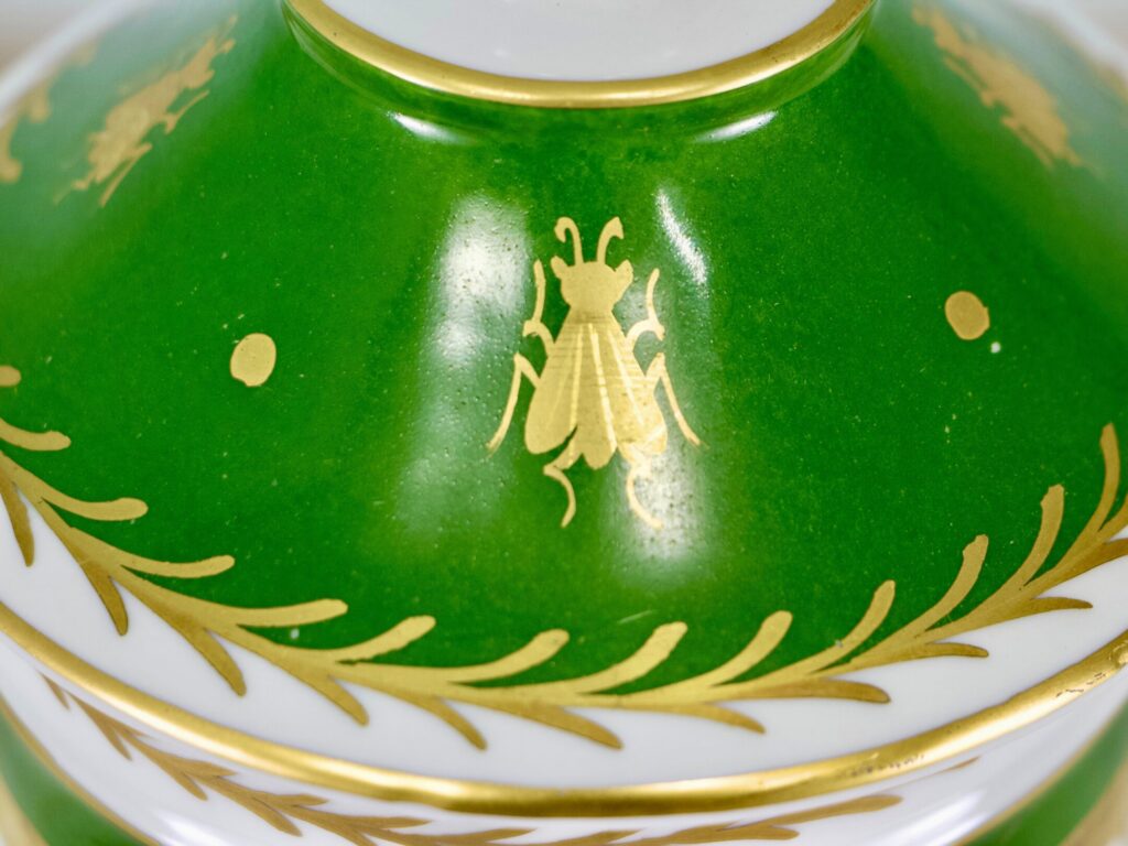 Антикварна фармацевтична банка в стилі Ампір