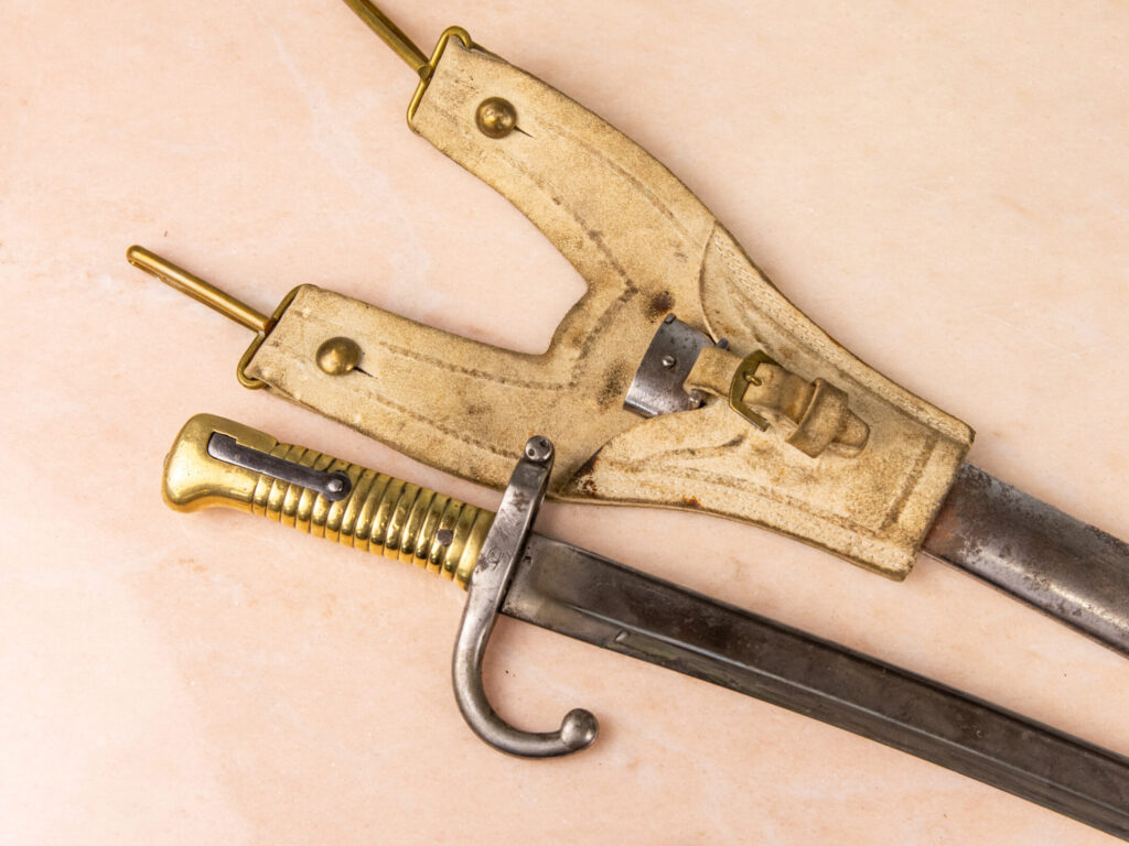 Багнет з піхвами до гвинтівки Шасспо