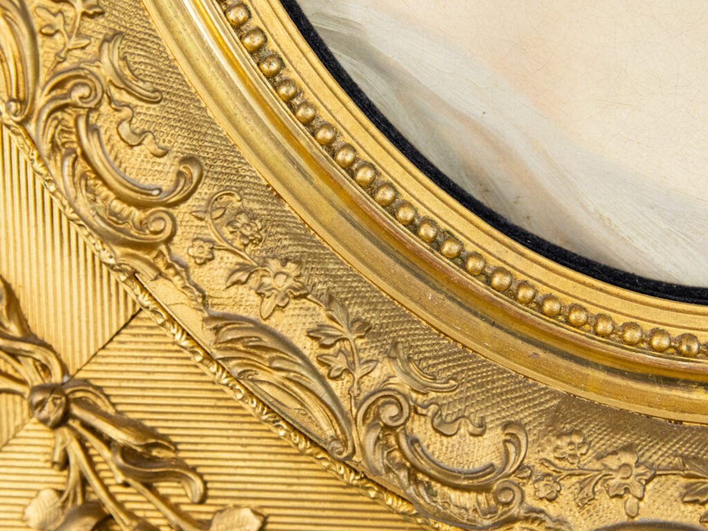 Антикварний портрет молодої дівчини