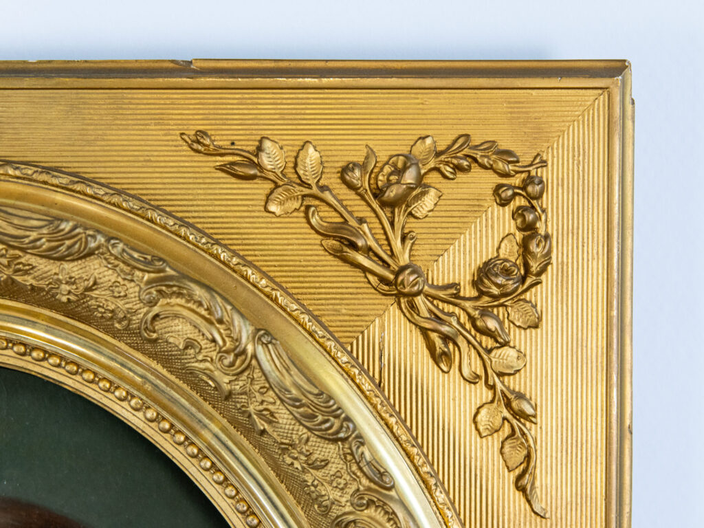 Антикварний портрет молодої дівчини