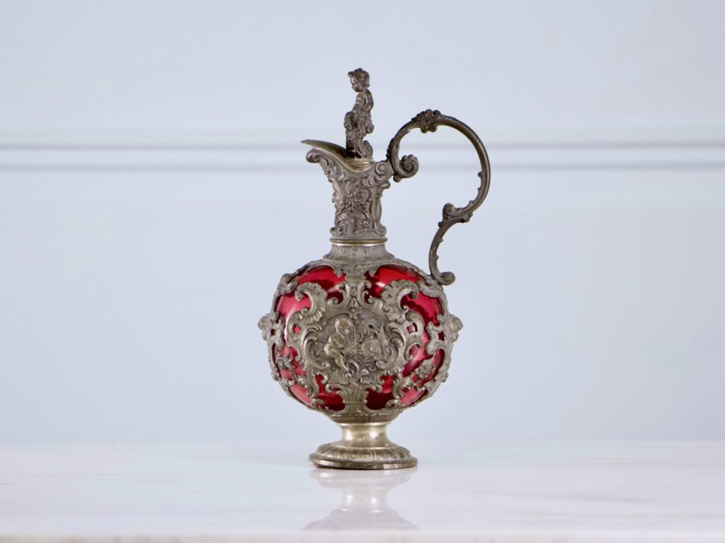 Антикварний графин