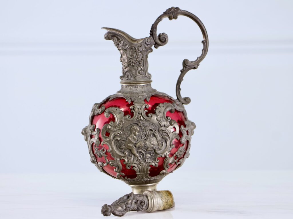 Антикварний графин