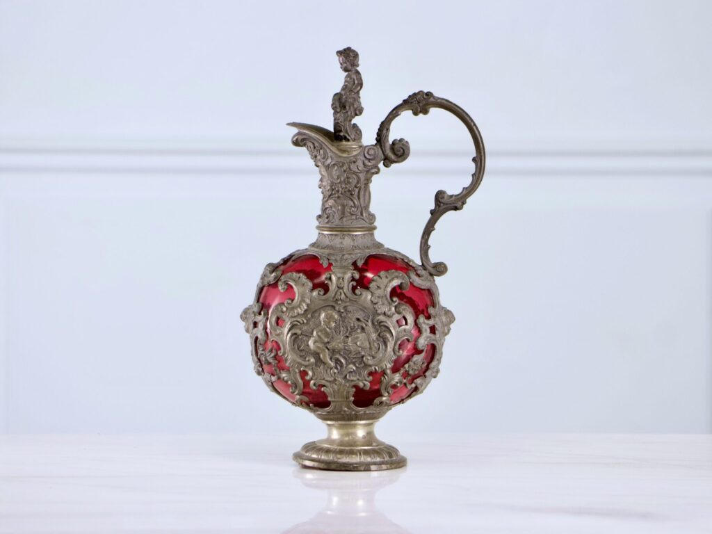 Антикварний графин