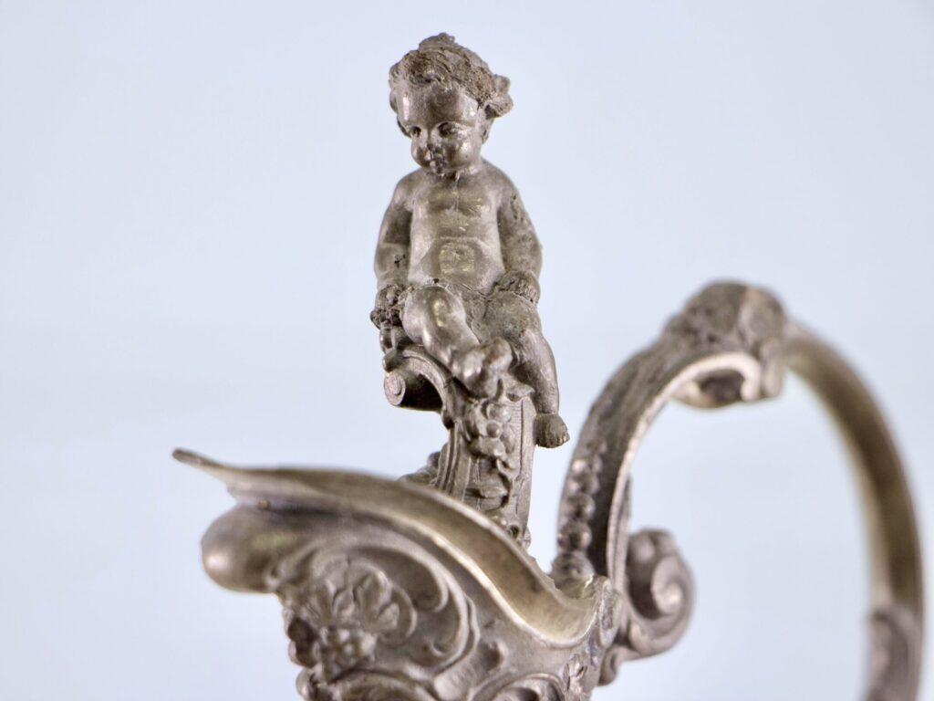 Антикварний графин