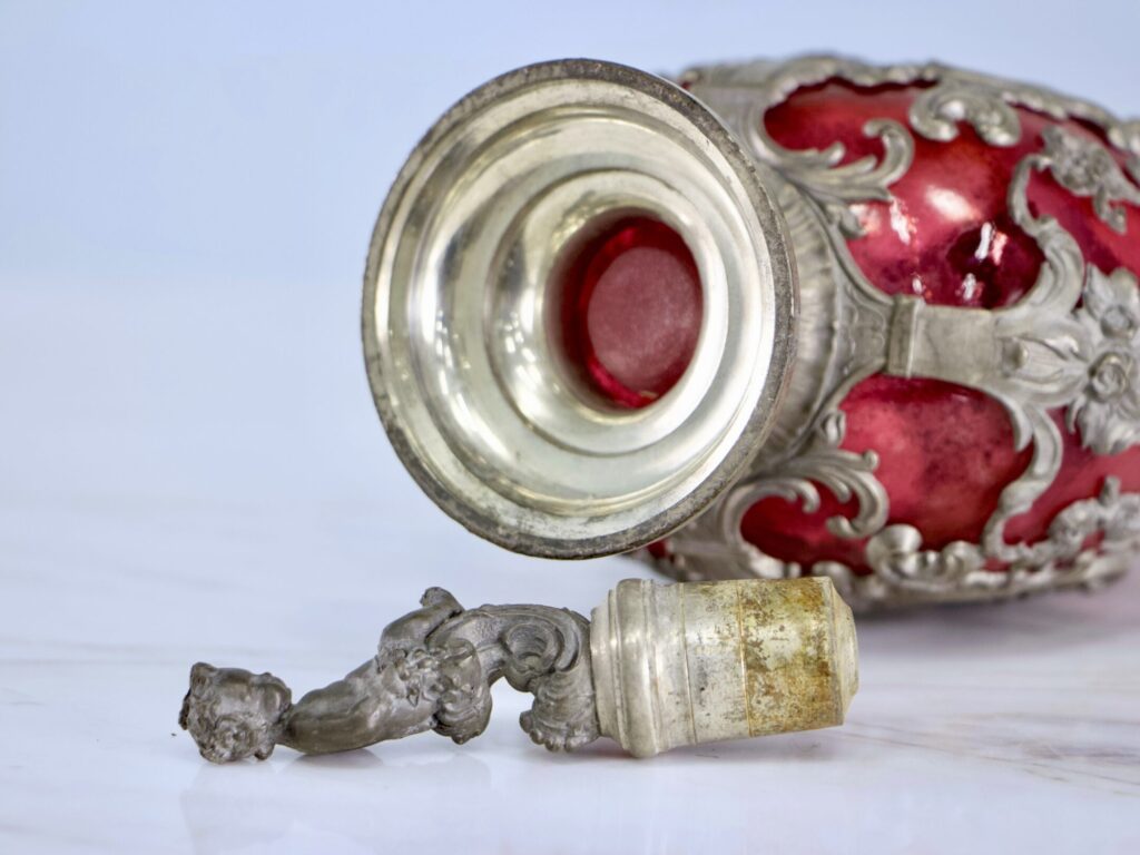 Антикварний графин