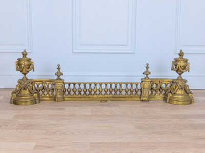 Антикварный декор для камина