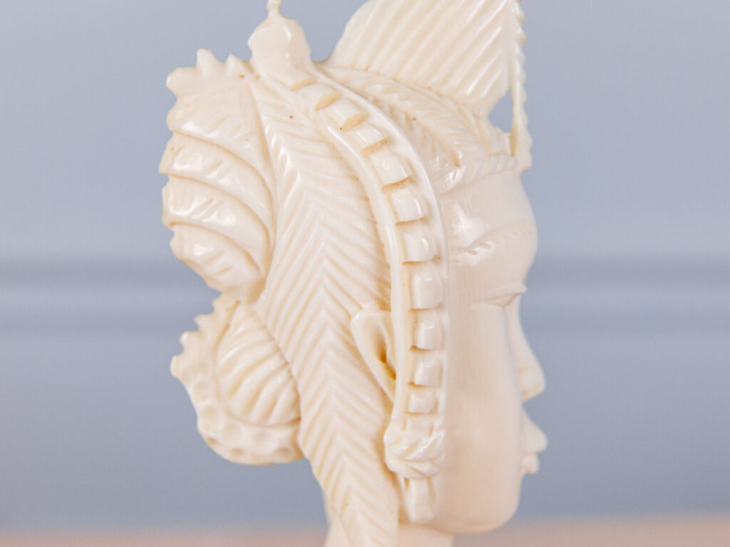 Вінтажна статуетка «Бюст жінки»