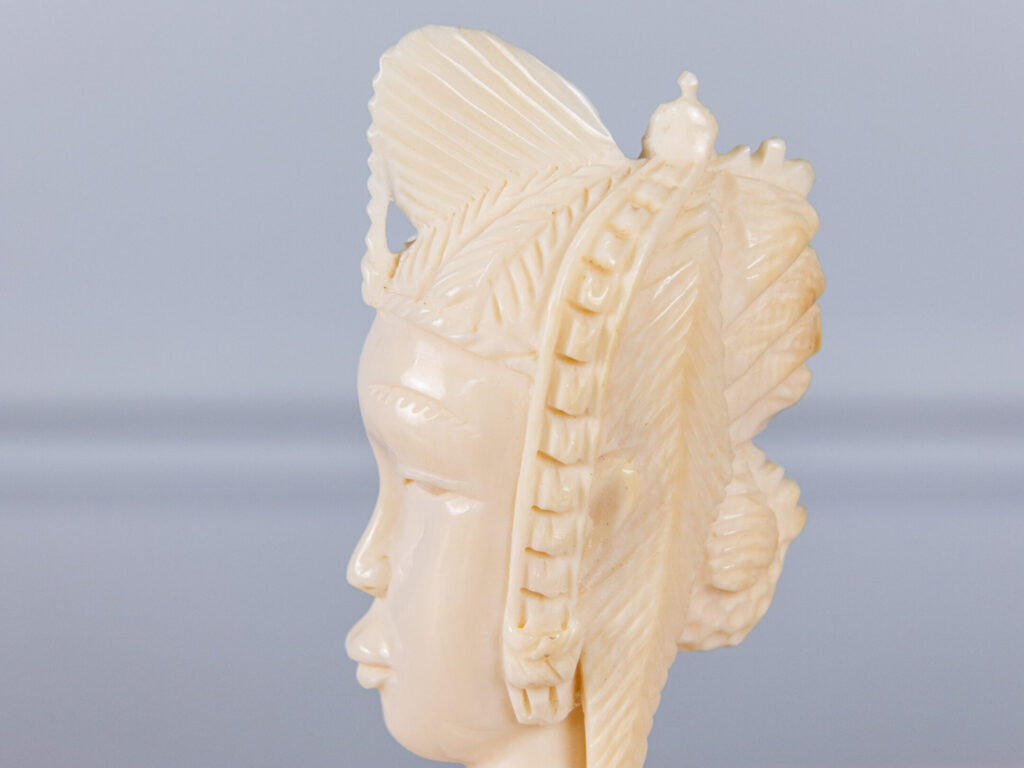 Вінтажна статуетка «Бюст жінки»