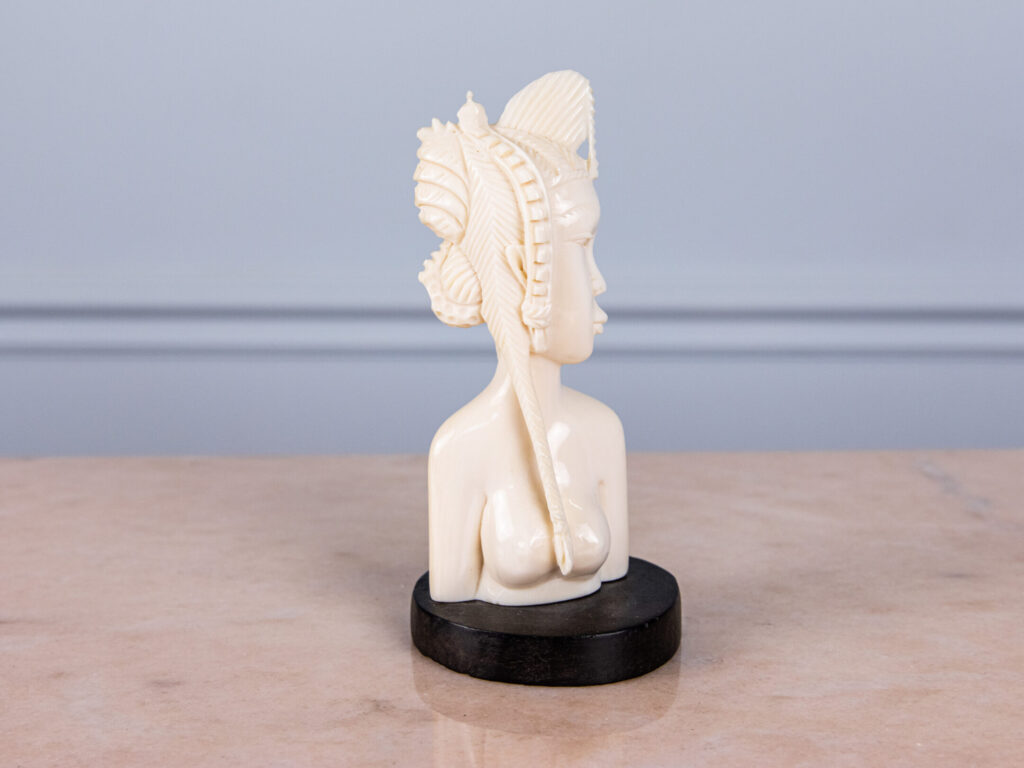 Вінтажна статуетка «Бюст жінки»